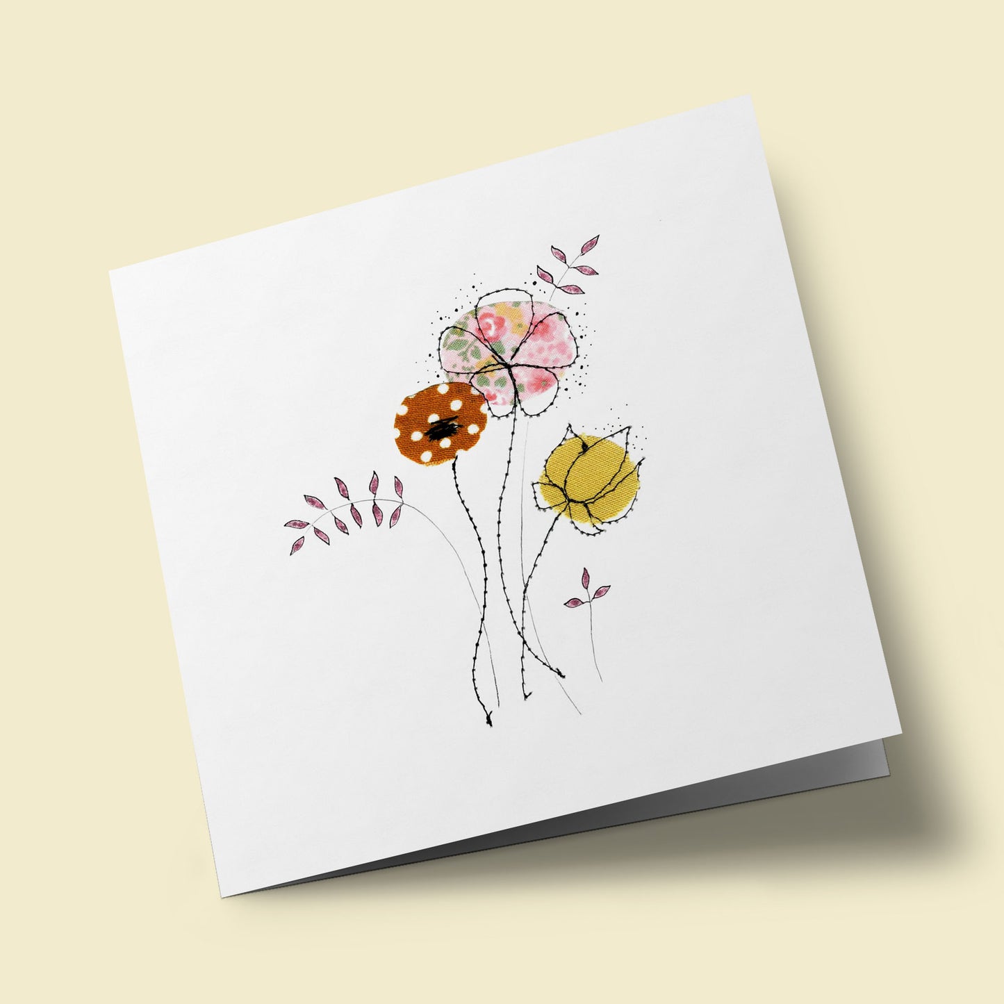 Cousue de fil blanc - Fleurs et feuilles
