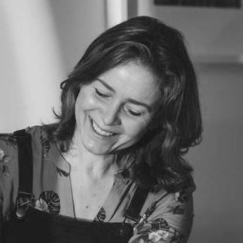 Un portrait de Rachel Hudson, en noir et blanc.