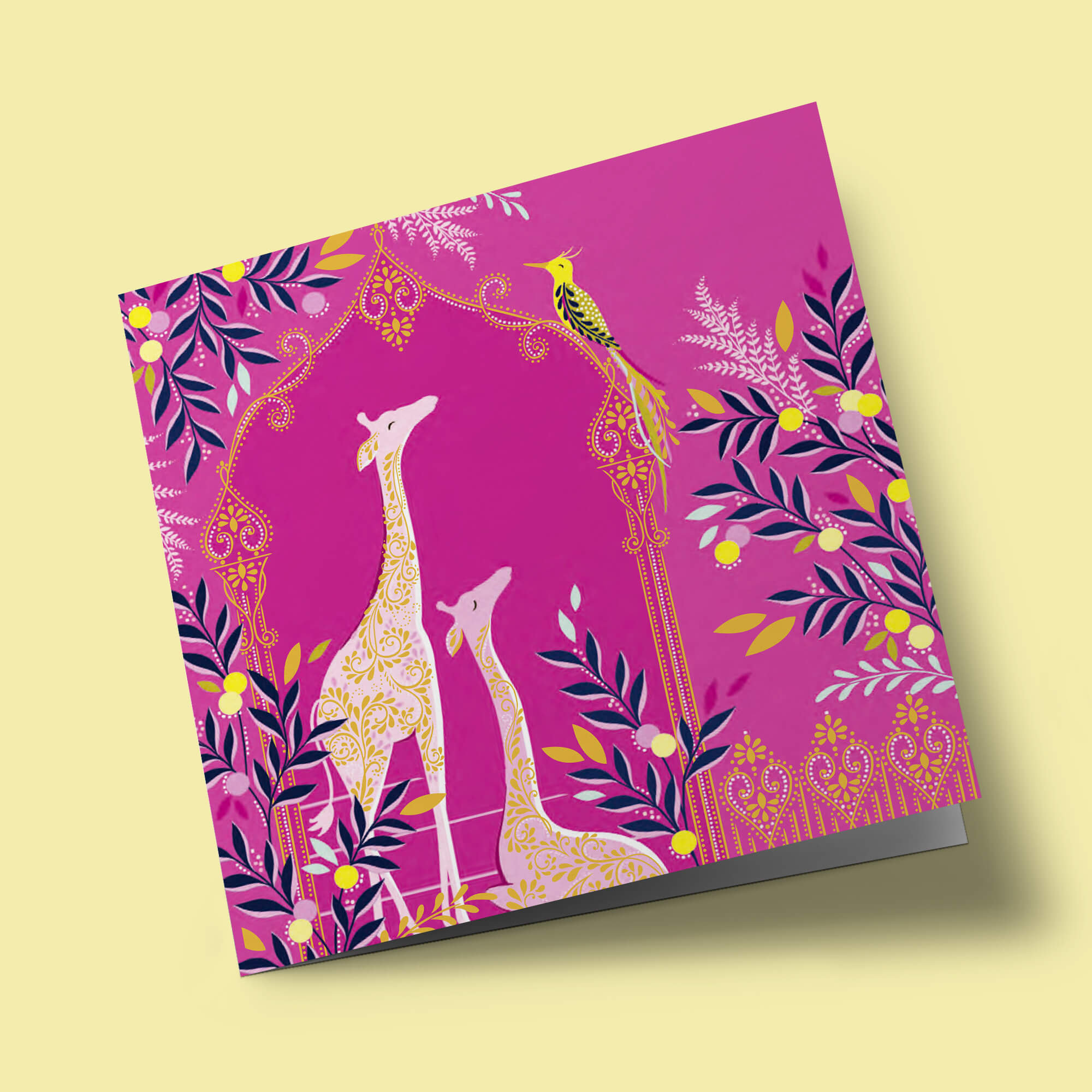 Sara Miller - Girafes sur fond rose foncé