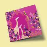 Sara Miller - Girafes sur fond rose foncé