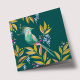 Sara Miller - Oiseau vert sur fond vert foncé