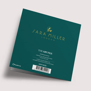 Sara Miller - Oiseau vert sur fond vert foncé