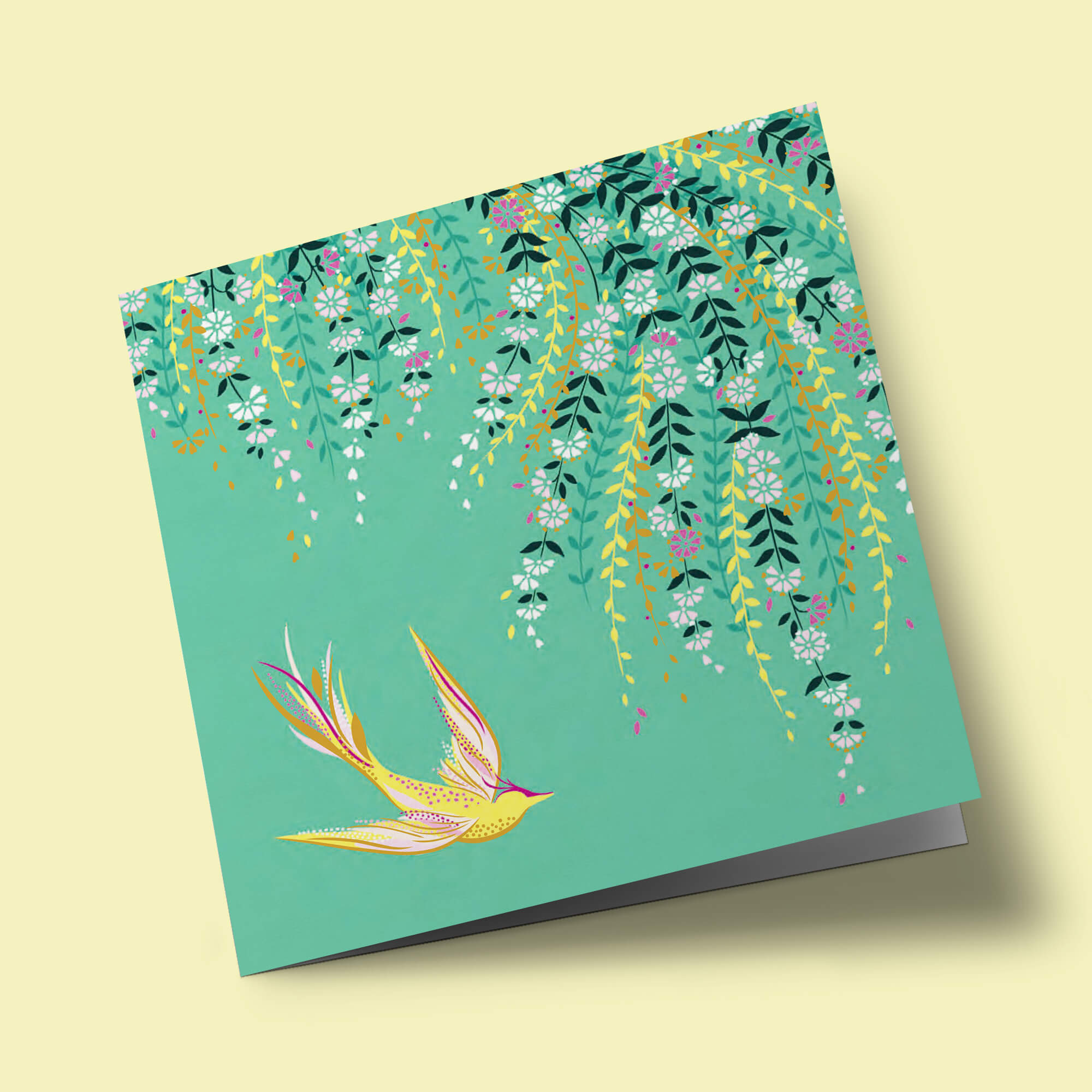 Sara Miller - Oiseau et feuillage sur fond vert clair
