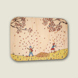 Carte en bois - Enfants jouent avec des feuilles