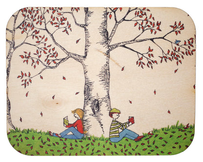 Carte en bois - Dos contre l'arbre