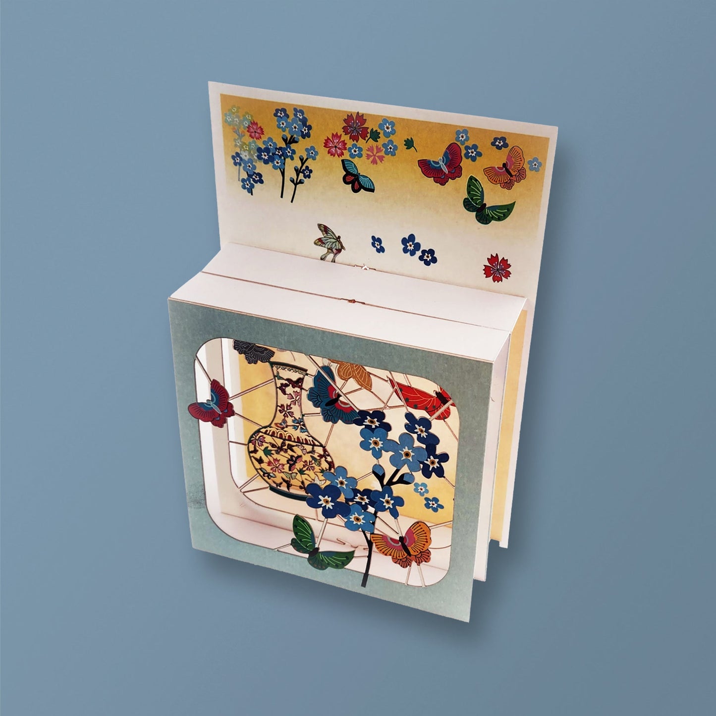 Carte box - Des papillons, fleurs et une vase