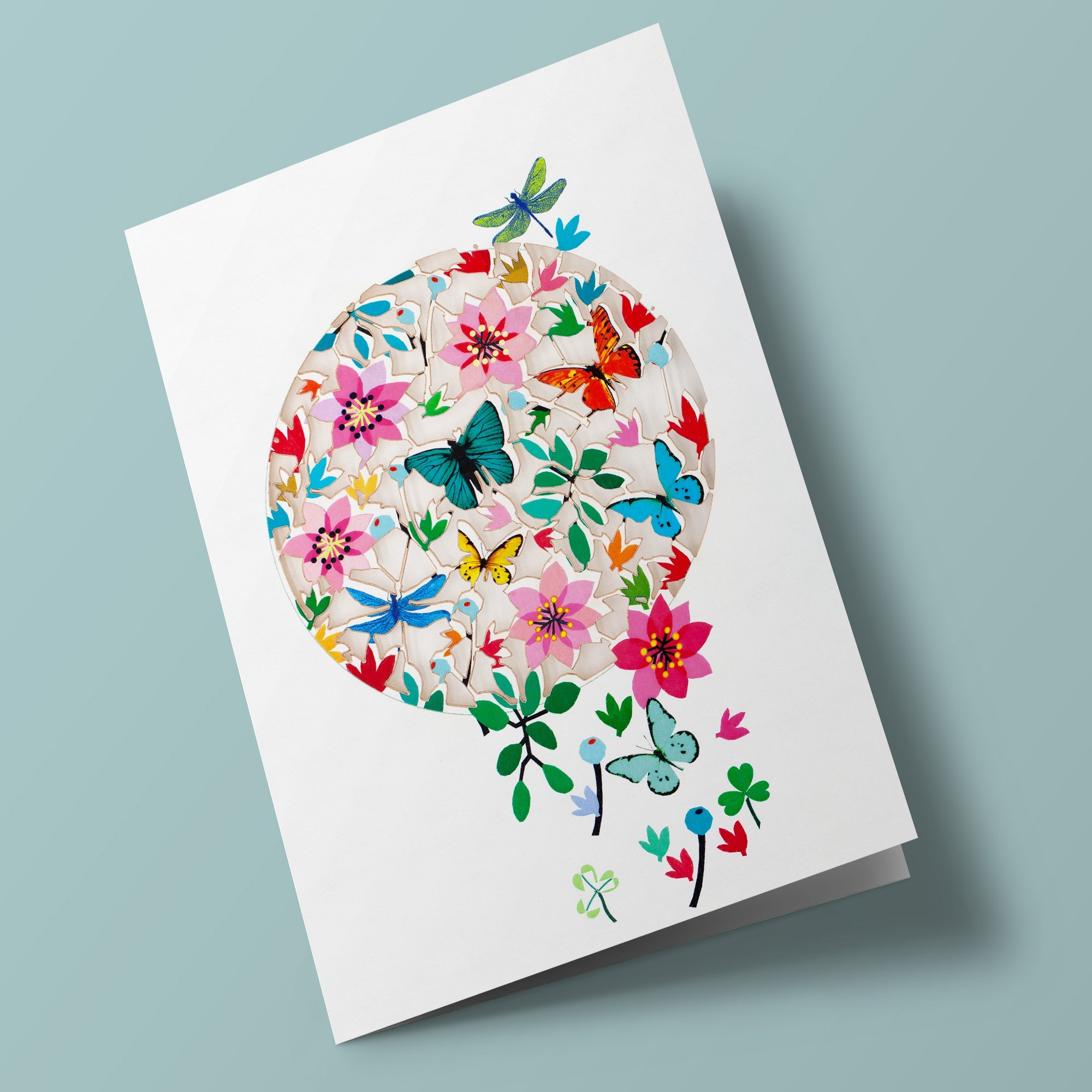 Carte découpée - Papillons et fleurs