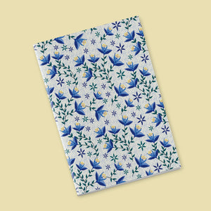 Motif automnale - fleurs bleues et jaune, sur fond blanc